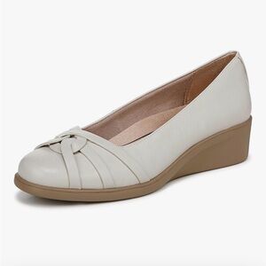 NWT-Life Stride Women's Ivory Wedge Pumps with Tan Sole-LifeStride Womens Jorie